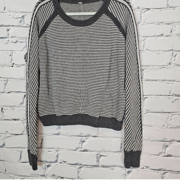 Lululemon Devi Crew in Heathered Grey - Picture 4 of 5